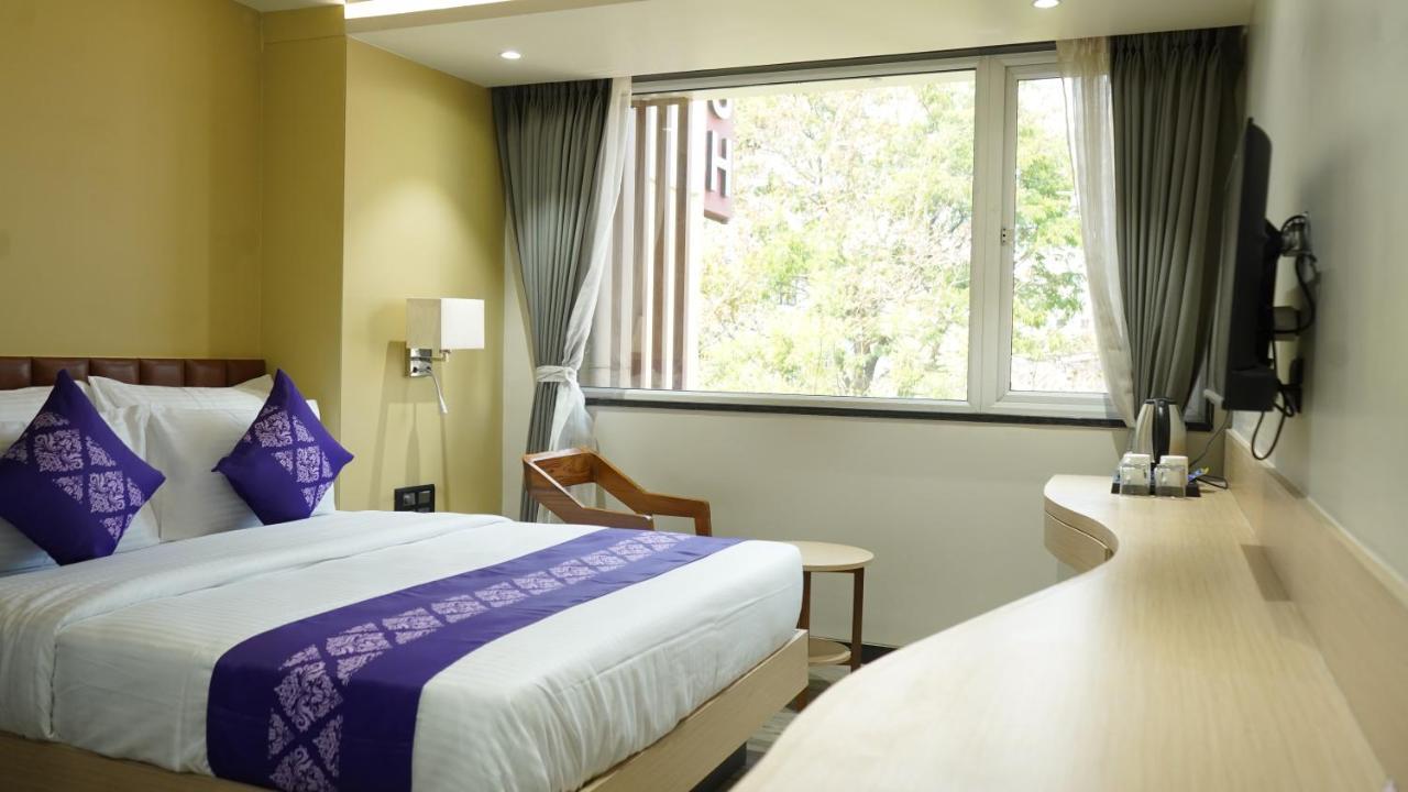 Hotel Purple Beds By Vits Dwarkesh, Surat Salabatpura Exterior foto