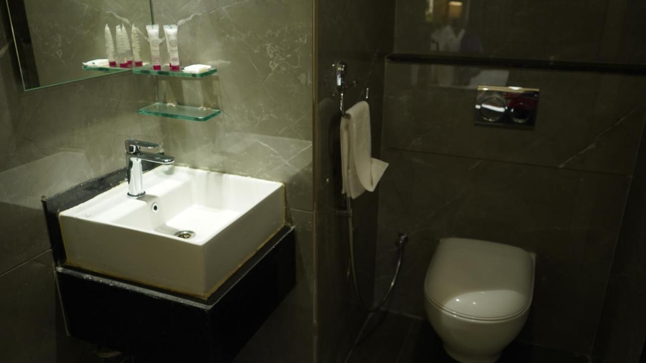 Hotel Purple Beds By Vits Dwarkesh, Surat Salabatpura Exterior foto