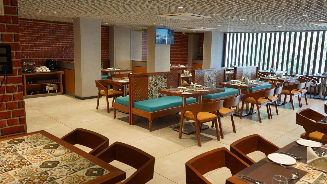 Hotel Purple Beds By Vits Dwarkesh, Surat Salabatpura Exterior foto