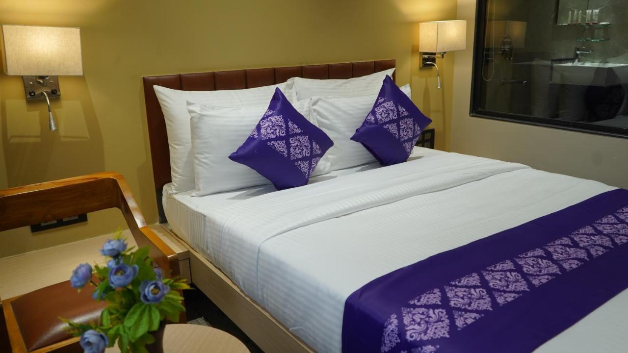 Hotel Purple Beds By Vits Dwarkesh, Surat Salabatpura Exterior foto