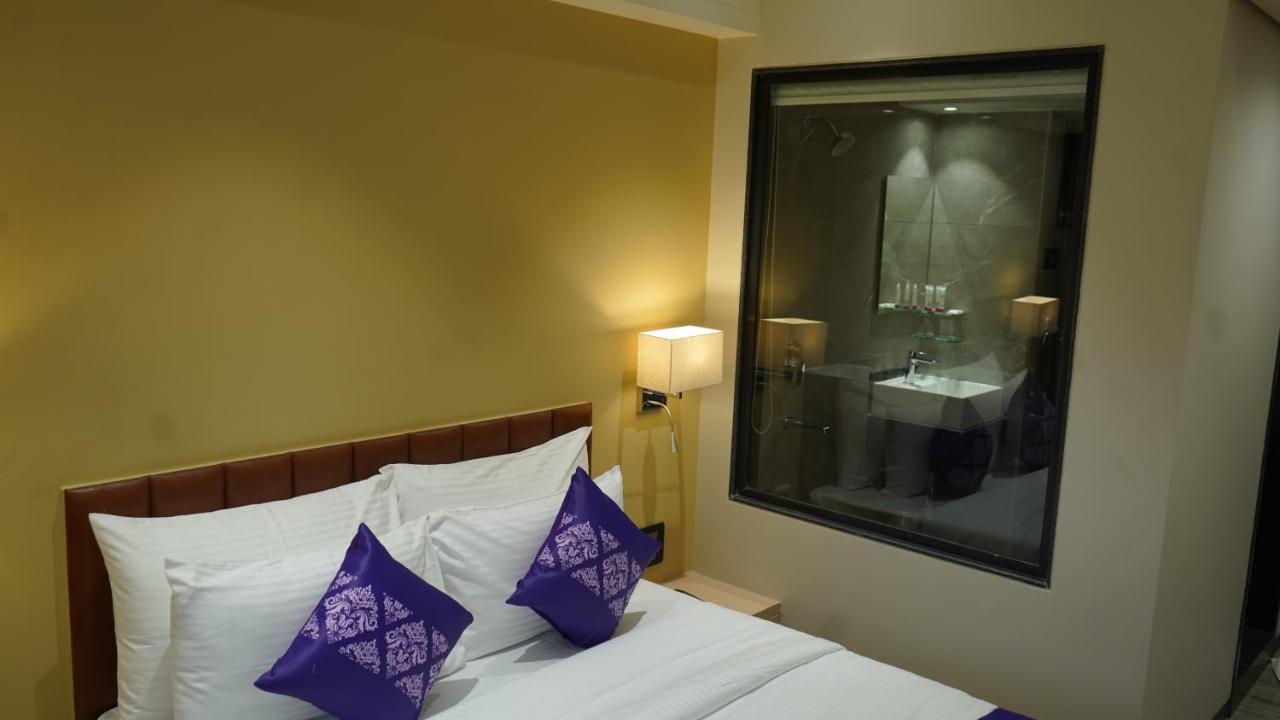Hotel Purple Beds By Vits Dwarkesh, Surat Salabatpura Exterior foto