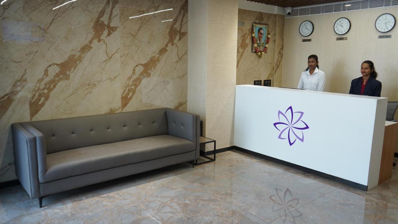Hotel Purple Beds By Vits Dwarkesh, Surat Salabatpura Exterior foto