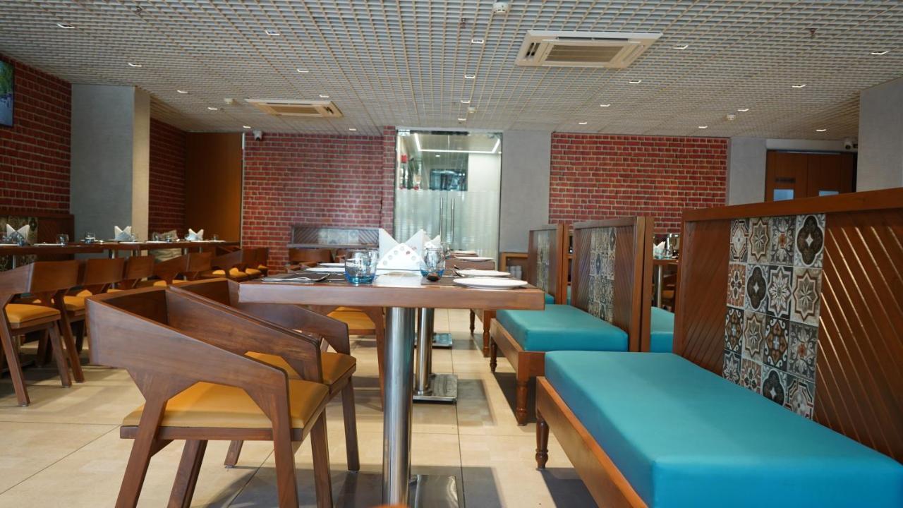 Hotel Purple Beds By Vits Dwarkesh, Surat Salabatpura Exterior foto