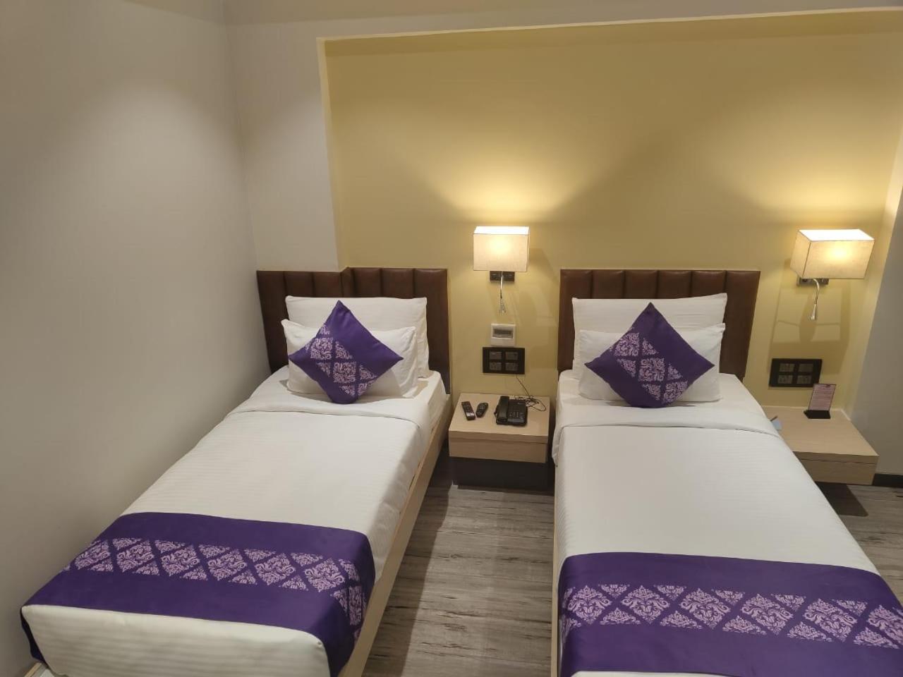 Hotel Purple Beds By Vits Dwarkesh, Surat Salabatpura Exterior foto
