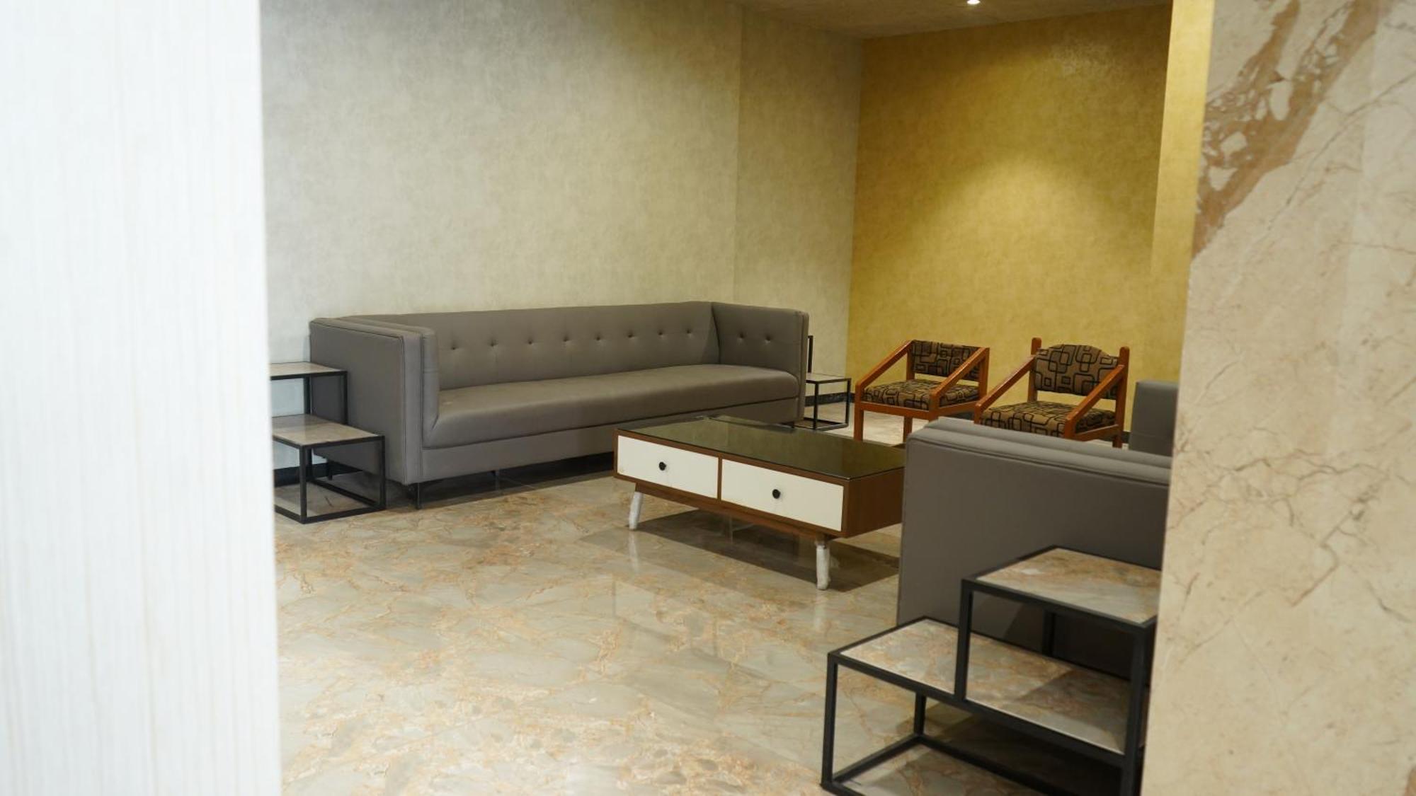 Hotel Purple Beds By Vits Dwarkesh, Surat Salabatpura Exterior foto