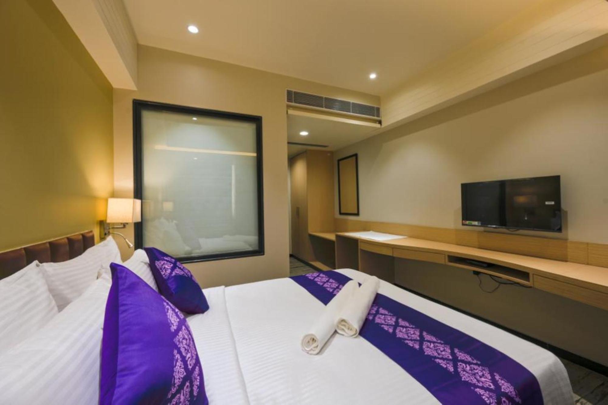 Hotel Purple Beds By Vits Dwarkesh, Surat Salabatpura Exterior foto